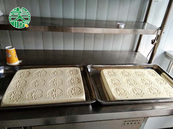 專業(yè)技術(shù)人員上門進行豆制品生產(chǎn)技術(shù)培訓