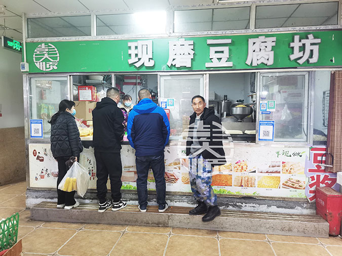 陜西漢中豆腐機客戶考察彭大順現(xiàn)磨豆腐坊店面